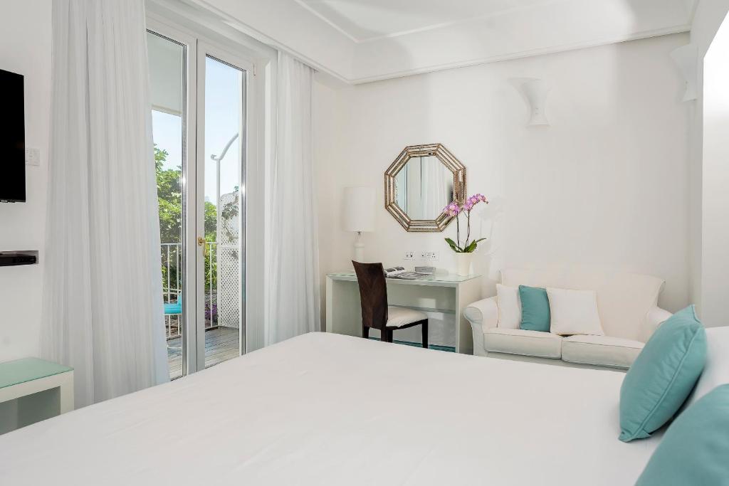 Classic Double or Twin Room with Partial Sea View