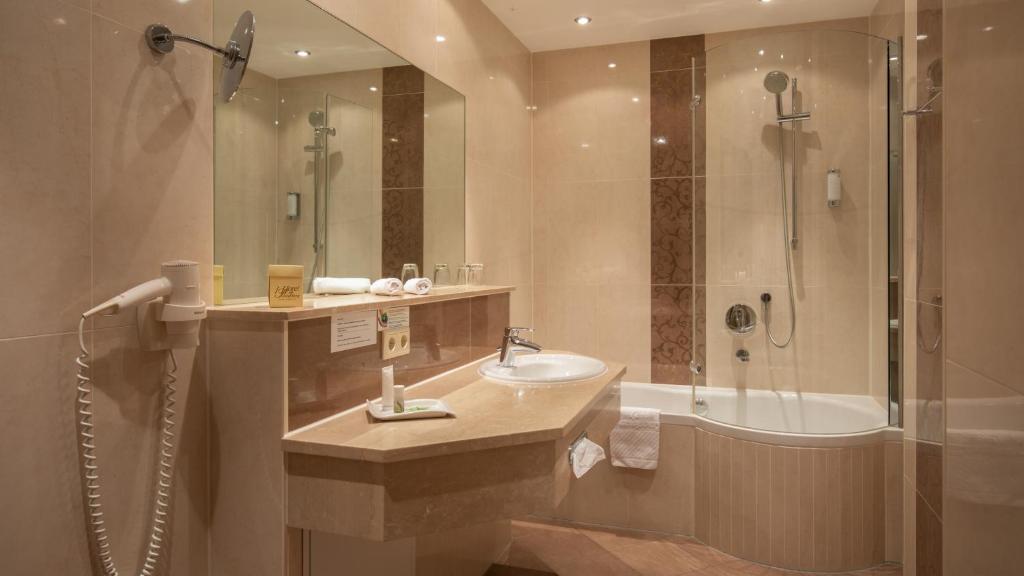 Koupelna v ubytování Hotel am Schloßberg