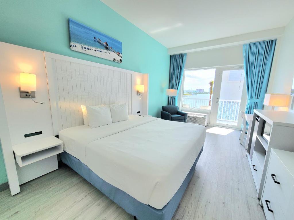ChartHouse Clearwater Beach Marina Hotel - Habitación King Con Vistas A La Piscina