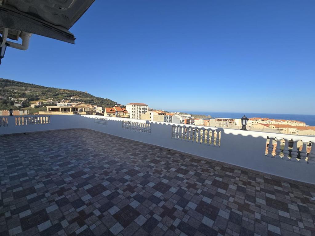Φωτογραφία από το άλμπουμ του Grand Appart T5 avec Grande terrasse vue sur Mer σε Brarat