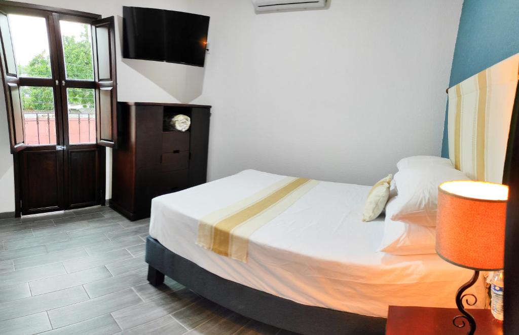 Postel nebo postele na pokoji v ubytování Nueve Agaves Hotel
