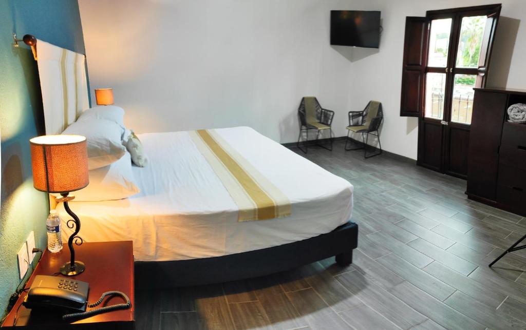 Postel nebo postele na pokoji v ubytování Nueve Agaves Hotel