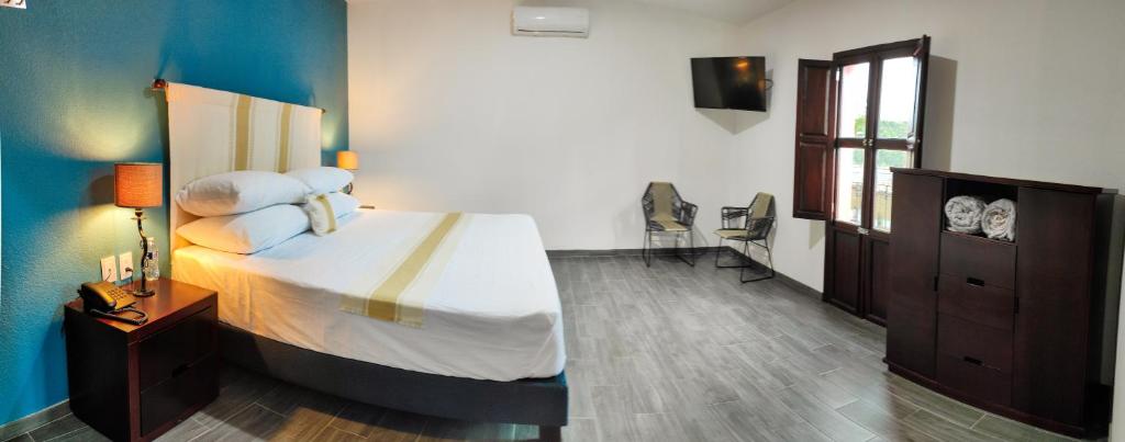 Postel nebo postele na pokoji v ubytování Nueve Agaves Hotel