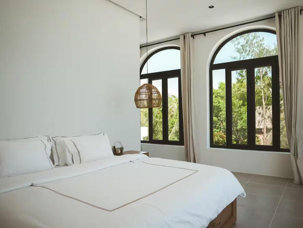Ένα ή περισσότερα κρεβάτια σε δωμάτιο στο Beachfront Bliss in Zanzibar