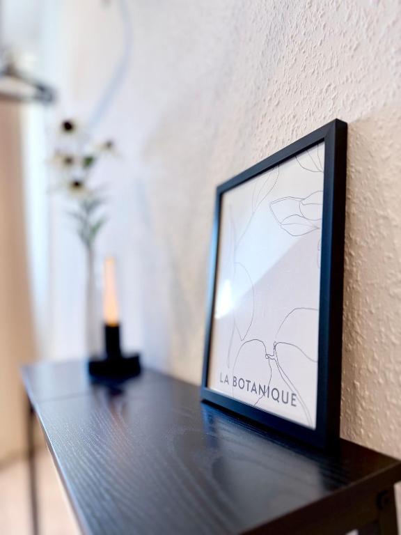 TV a/nebo společenská místnost v ubytování TOP! Neu saniertes Apartment "Anton", direkt am Ruhrtalradweg in Arnsberg - Neheim