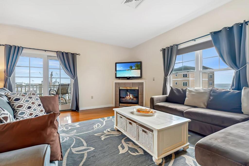 A closer look at Guesthouse Penthouse Rentals With Ocean Views
