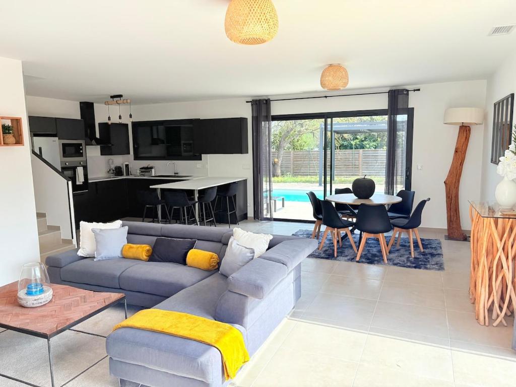 Posezení v ubytování Somptueuse villa luxueuse piscine jacuzzi