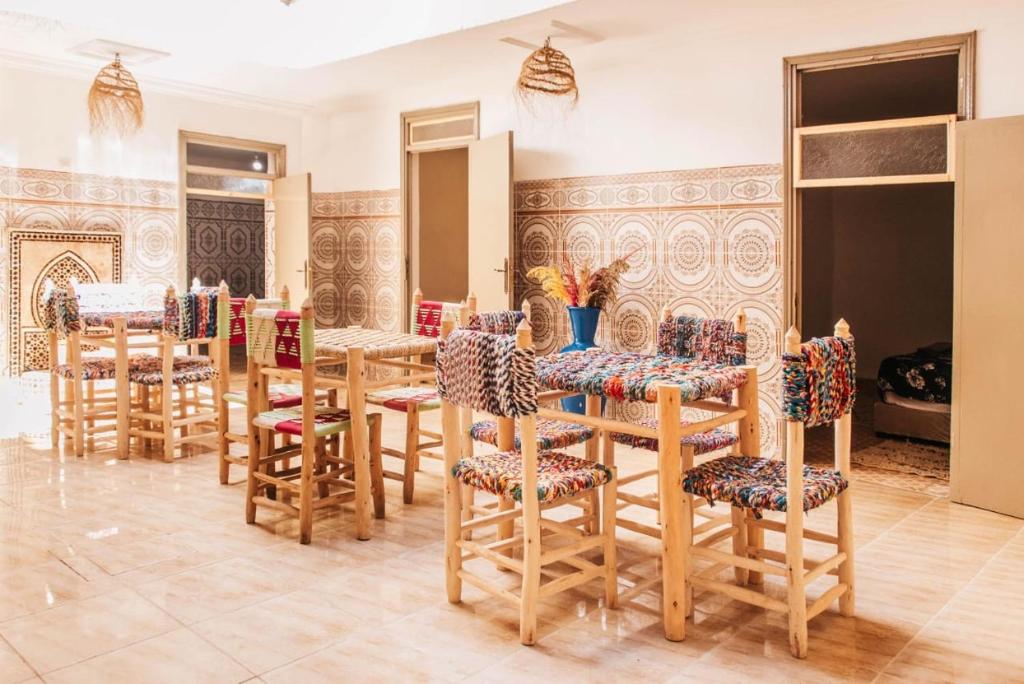 Restaurace v ubytování Red Vibes Hostel Marrakech