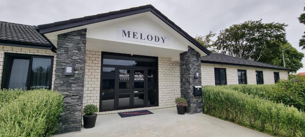 a meadow store with a sign on the door at Melody in Gore