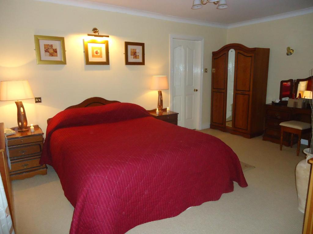 Postel nebo postele na pokoji v ubytování Templemore Arms Hotel