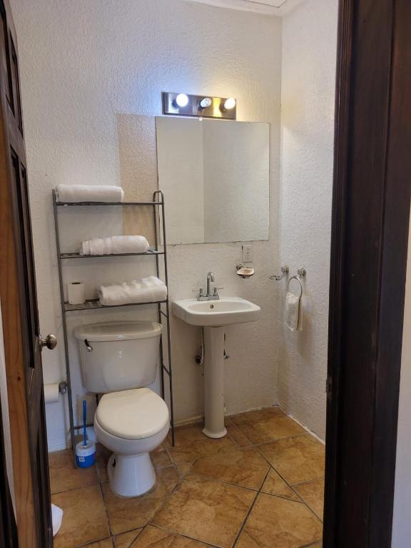 Koupelna v ubytování West End condo Shuttle free OW