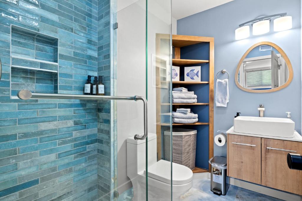 Ein Badezimmer in der Unterkunft Ocean&#39;s Bliss at Arcadian Dunes