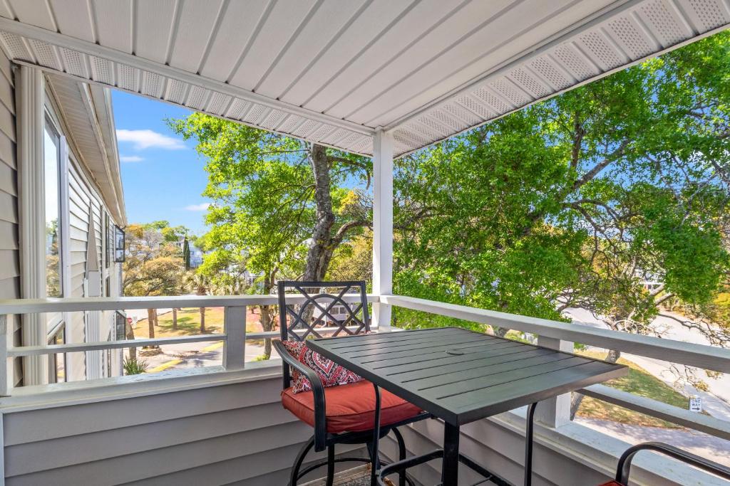 Ein Balkon oder eine Terrasse in der Unterkunft Ocean&#39;s Bliss at Arcadian Dunes