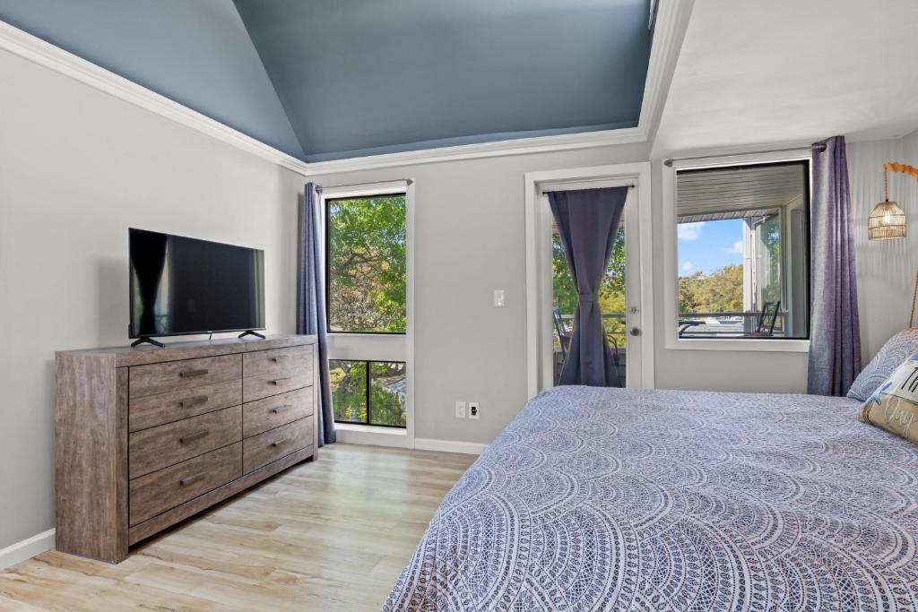 Ein Bett oder Betten in einem Zimmer der Unterkunft Ocean&#39;s Bliss at Arcadian Dunes