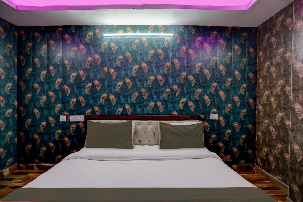 Postel nebo postele na pokoji v ubytování OYO 81208 HOTEL TERRENE EMPIRe