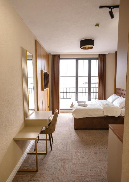 Postel nebo postele na pokoji v ubytování Hotel Falcon