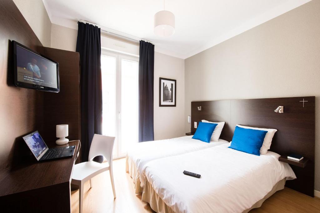 Postel nebo postele na pokoji v ubytování Hôtel Atrium
