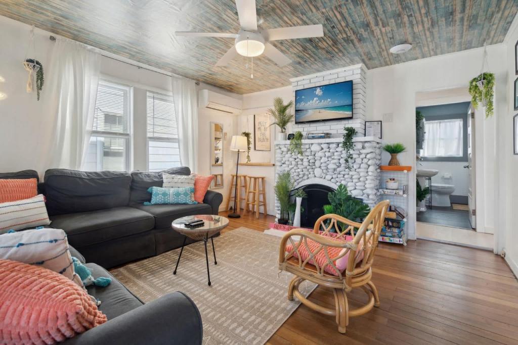 Billede fra billedgalleriet på Steps to Beach Fireplace Pat's Porch i Hampton