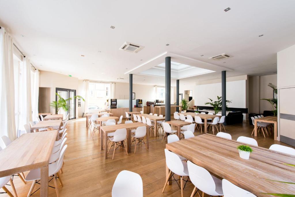 Restaurace v ubytování Hôtel Atrium