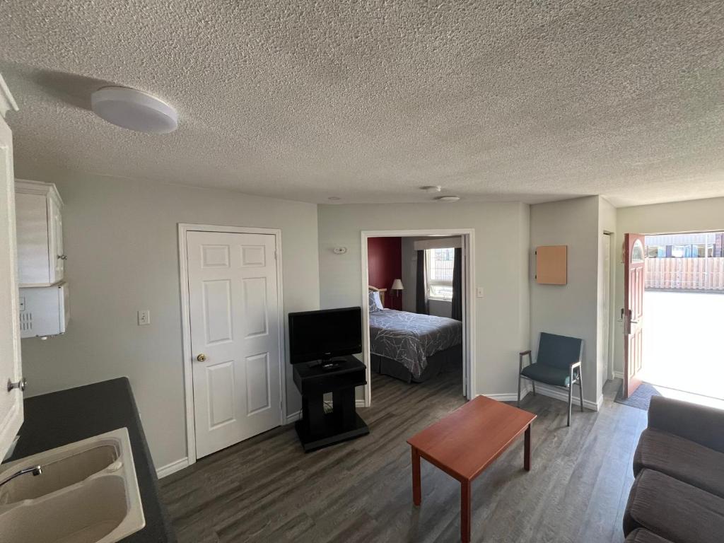 Lakeshore Suites photo