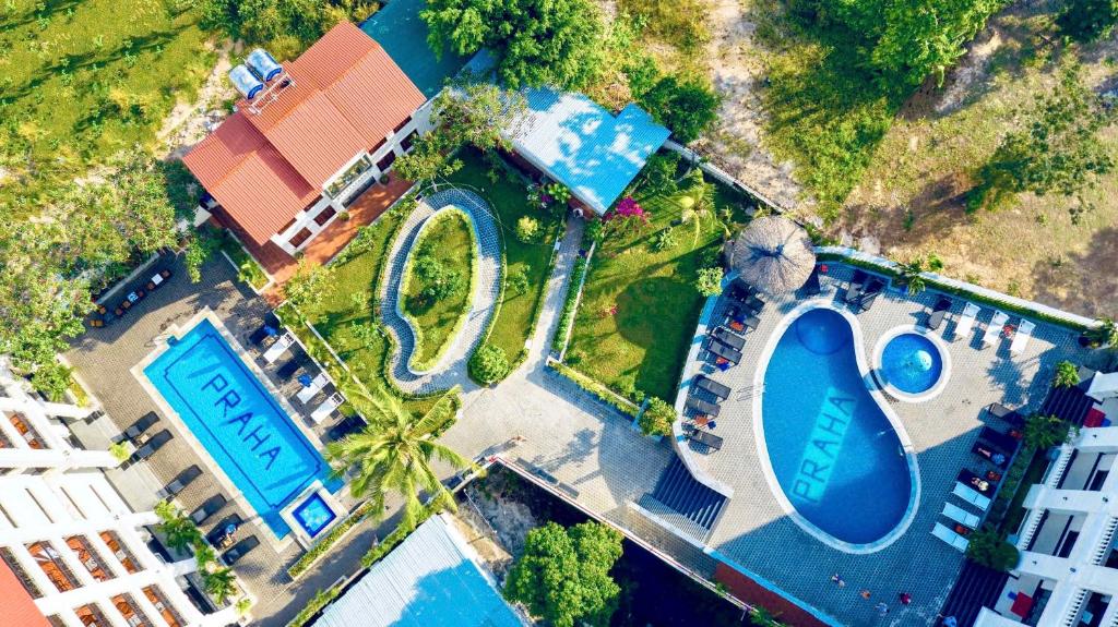 an overhead view of a swimming pool next to a building at Praha Hotel in Phu Quoc