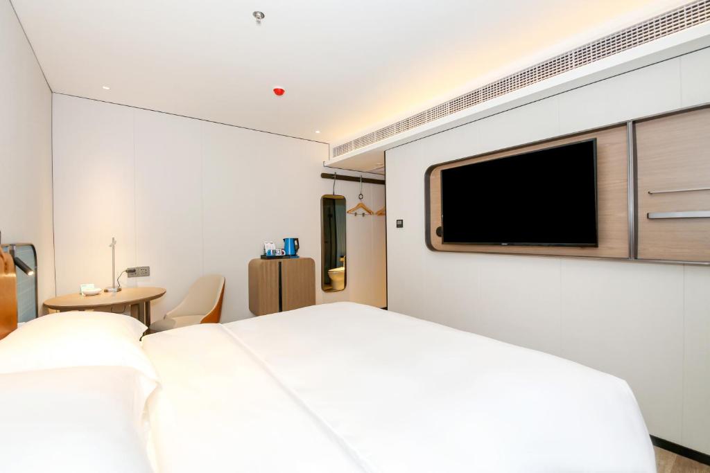 Postel nebo postele na pokoji v ubytování Echarm Hotel Guangzhou Dongpu Financial City Pazhou Convention Center - Free shuttle bus for Canton Fair
