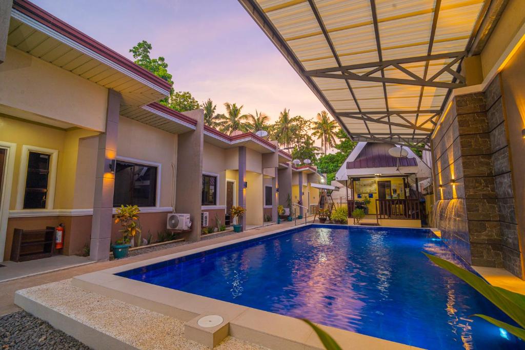 Bazén v ubytování Mifaña Suites - Panglao Island nebo v jeho okolí