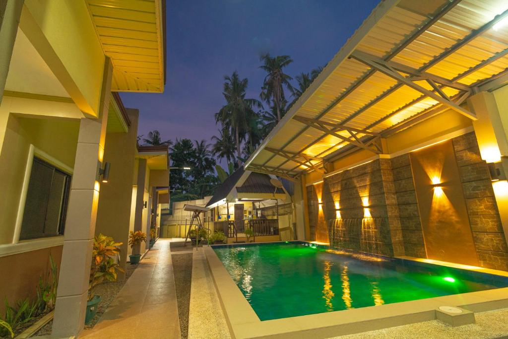Bazén v ubytování Mifaña Suites - Panglao Island nebo v jeho okolí