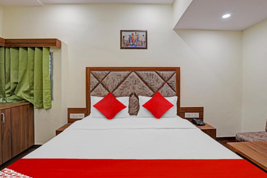 Postel nebo postele na pokoji v ubytování Hotel O Swagat Inn