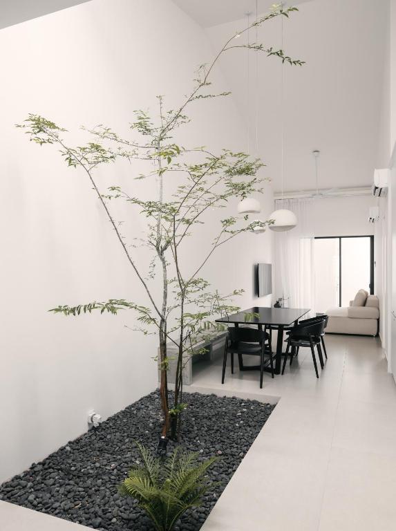 Foto sihtkohas Jelutong asuva majutusasutuse Romantic Rooftop Jacuzzi Villa with Sunset Views galeriist