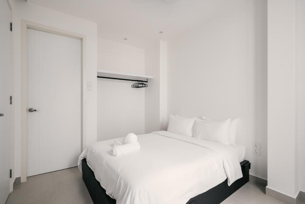 Voodi või voodid majutusasutuse Romantic Rooftop Jacuzzi Villa with Sunset Views toas