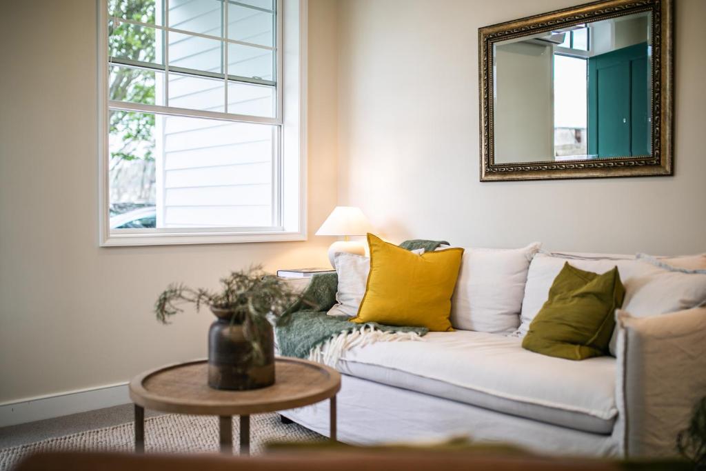 3 Bed Family Retreat Classic Charm With Park Views - Resim 1