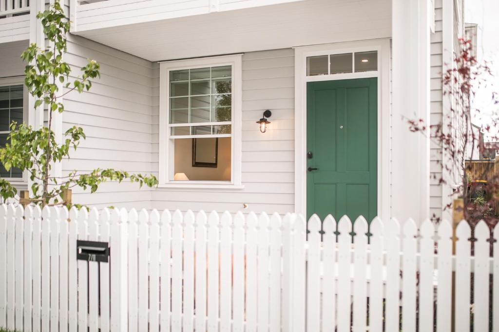 3 Bed Family Retreat Classic Charm With Park Views - Resim 12