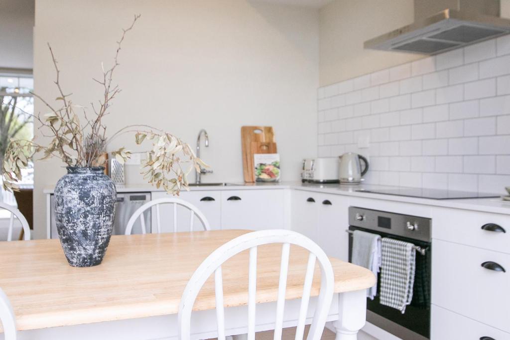 3 Bed Family Retreat Classic Charm With Park Views - Resim 14