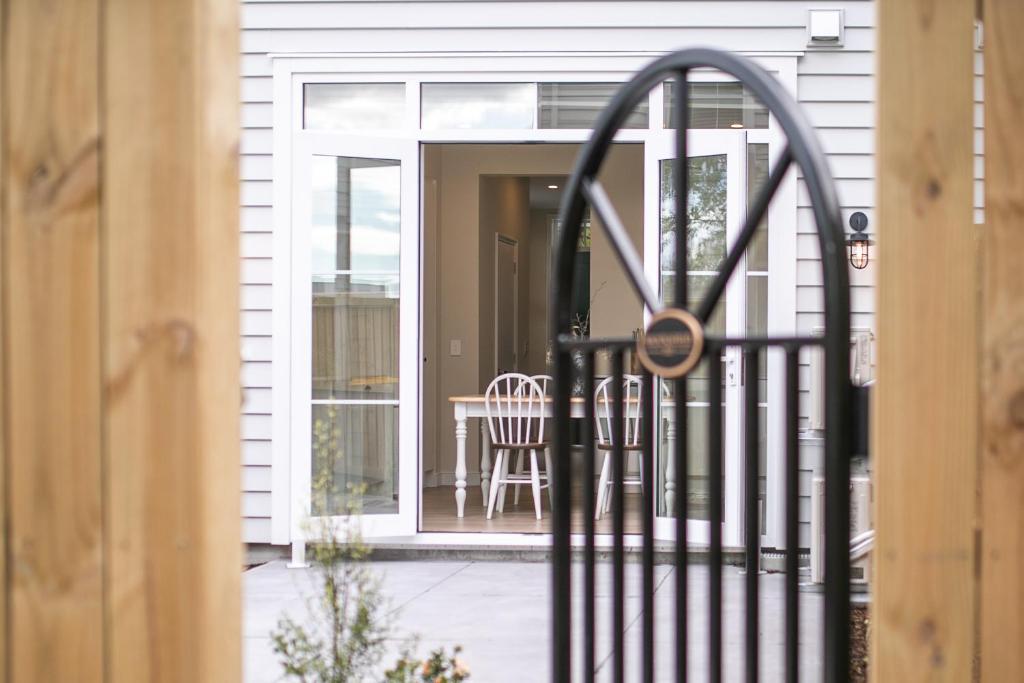 3 Bed Family Retreat Classic Charm With Park Views - Resim 22