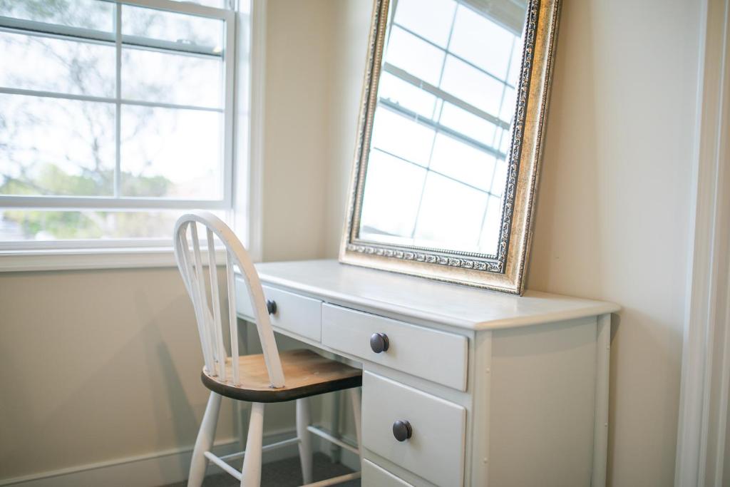 3 Bed Family Retreat Classic Charm With Park Views - Resim 24