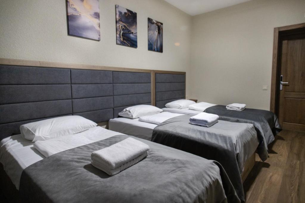 Nesvit Hotel - Camera Tripla Con Bagno In Comune
