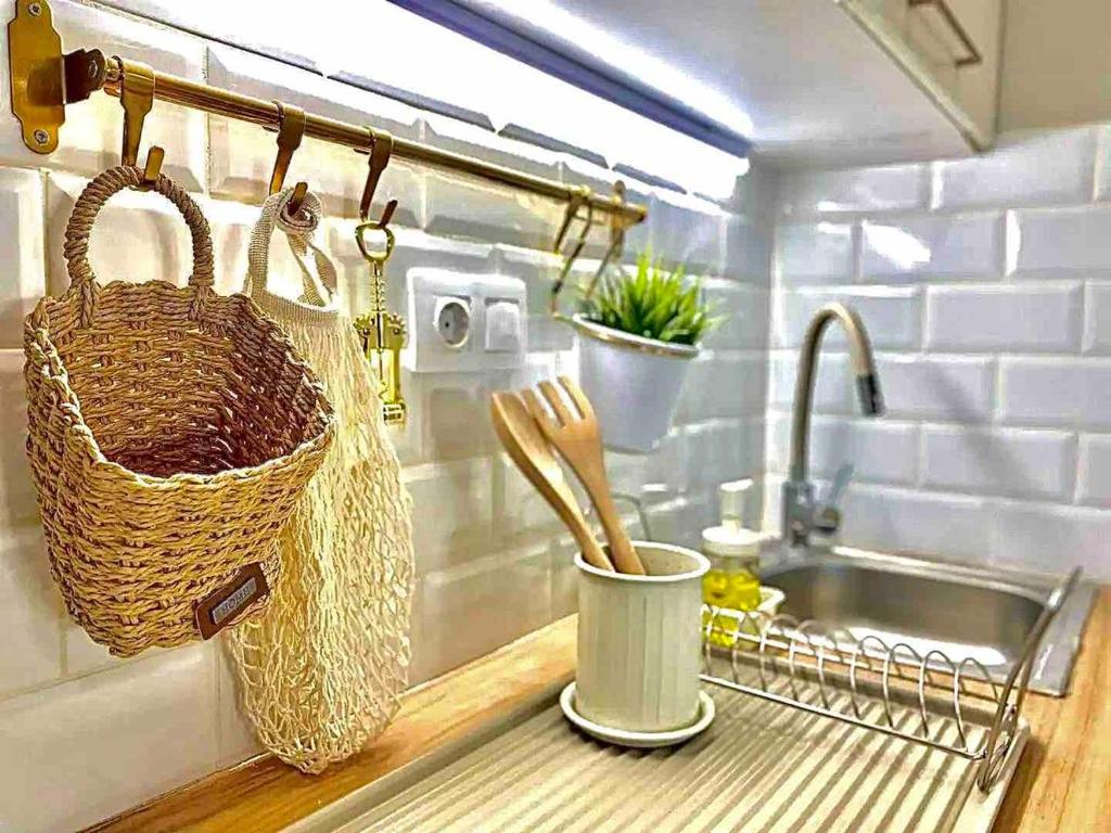 Kuchyňa alebo kuchynka v ubytovaní Boho Nomad Seaview Detached House