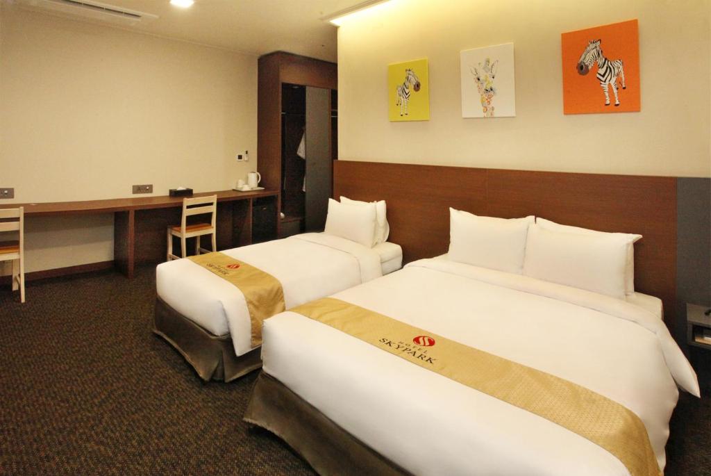 Postel nebo postele na pokoji v ubytování Hotel Skypark Myeongdong 2