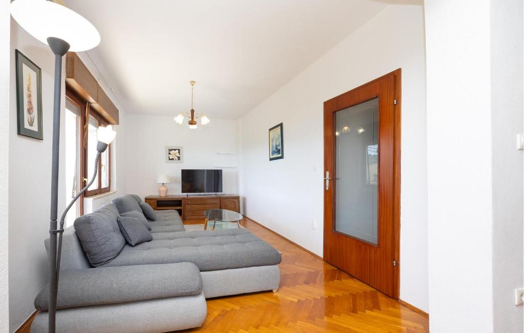 Posedenie v ubytovaní Awesome Apartment In Trogir With Wifi
