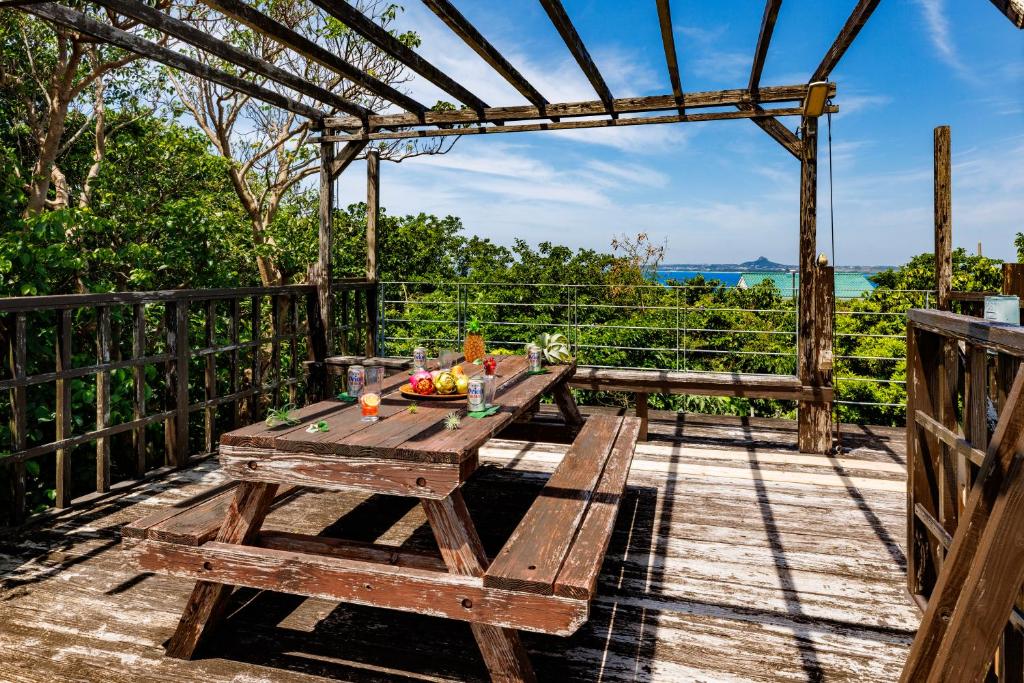 Balkón nebo terasa v ubytování BBQ可能 最大6名 美ら海水族館 エメラルドビーチまで車で5分 ペンション美ら海 Pension Churaumi