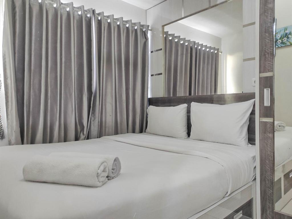 Postel nebo postele na pokoji v ubytování Best Deal and Cozy 2BR Vida View Apartment By Travelio