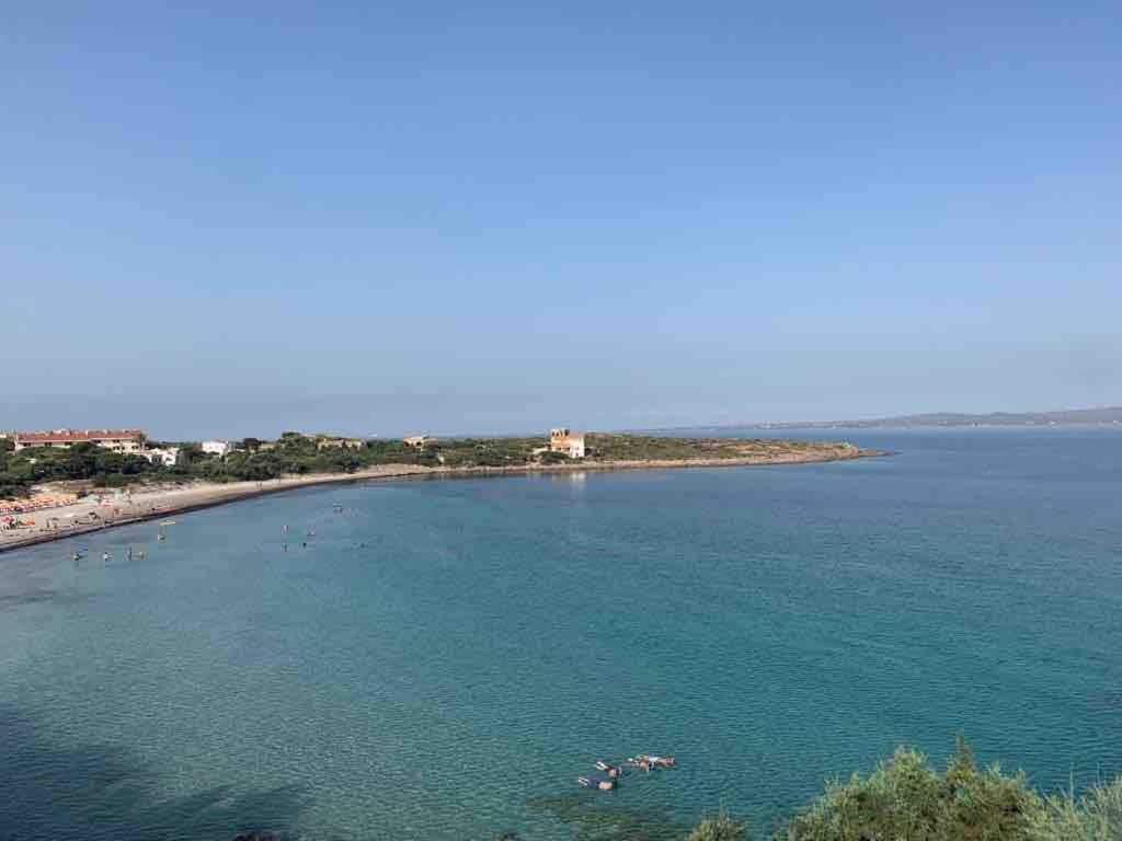 un'isola in mezzo a uno specchio d'acqua di Corallo Apartment a few steps from the sea IUN P7459 a Calasetta