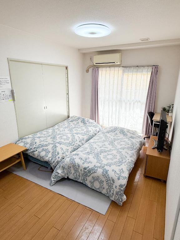 Postel nebo postele na pokoji v ubytování 大曽根駅から徒歩5分人工温泉が24時間楽しめてナゴヤドームまで徒歩で行く事が出来ます