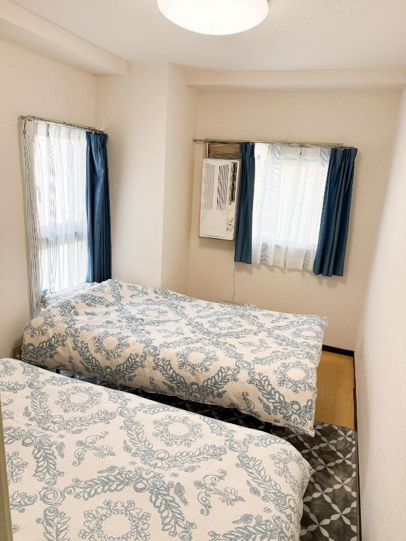 Postel nebo postele na pokoji v ubytování 大曽根駅から徒歩5分人工温泉が24時間楽しめてナゴヤドームまで徒歩で行く事が出来ます