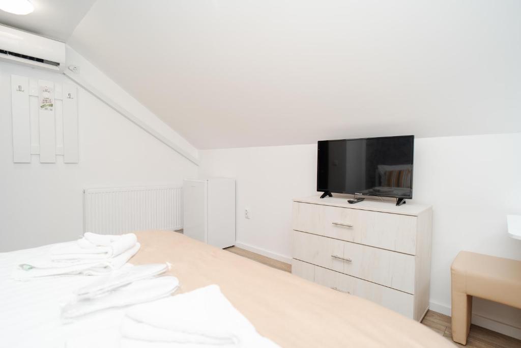 Boutique Hotel Palas 500m Walking Distance - Resim 5