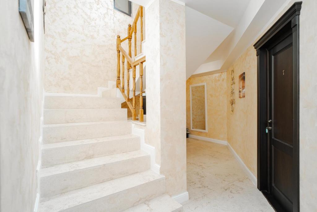 Boutique Hotel Palas 500m Walking Distance - Resim 9