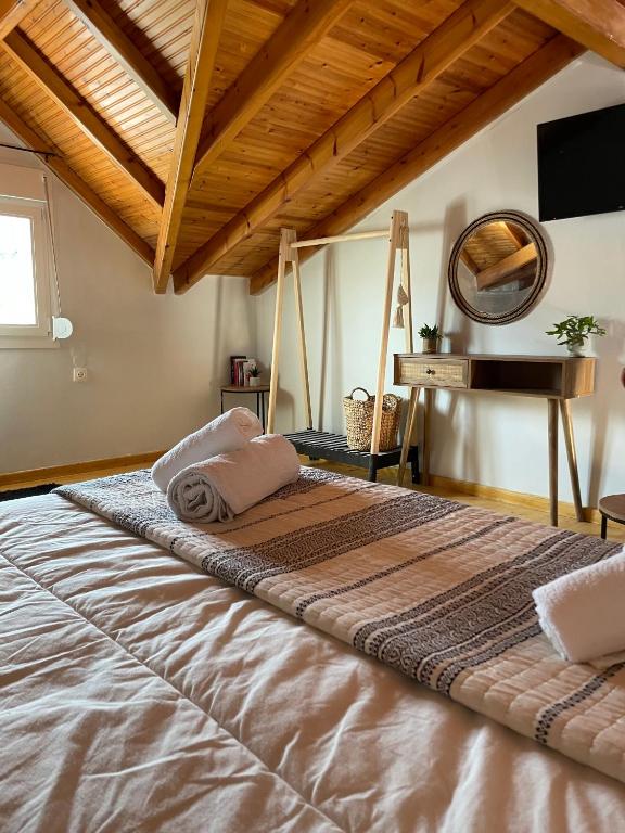 Postel nebo postele na pokoji v ubytování Euphoria Suites and Studios