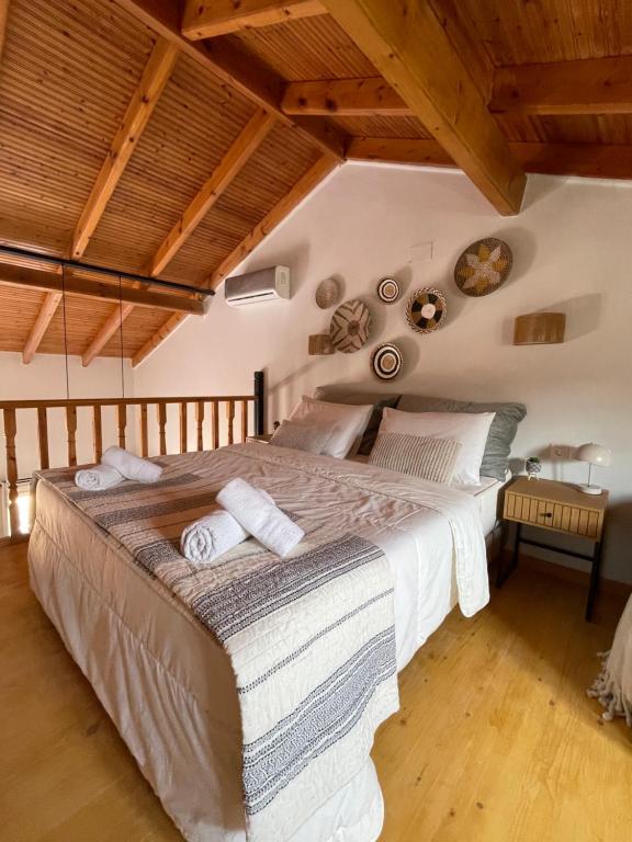 Postel nebo postele na pokoji v ubytování Euphoria Suites and Studios