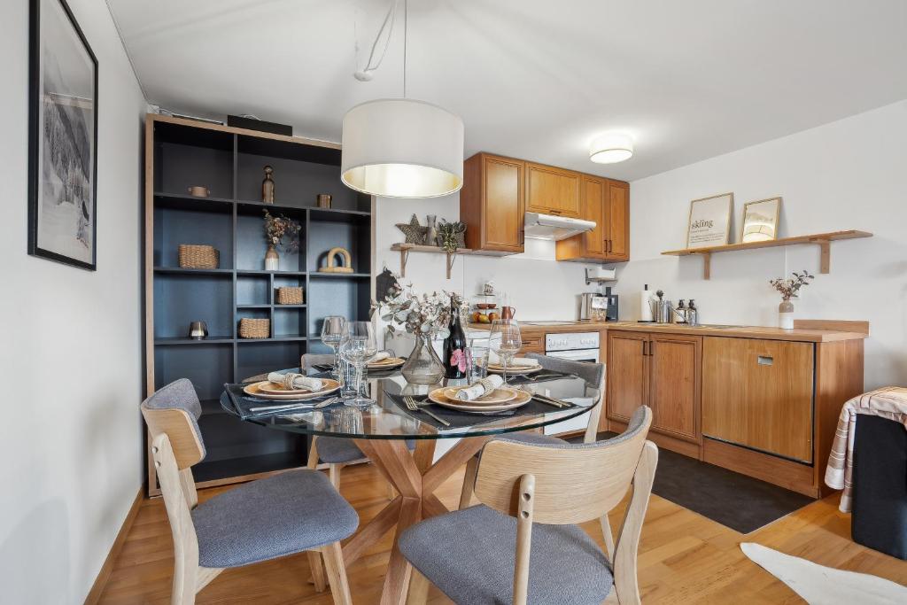 Kuchyň nebo kuchyňský kout v ubytování INN JOY Apartments - idyllische Bergsicht